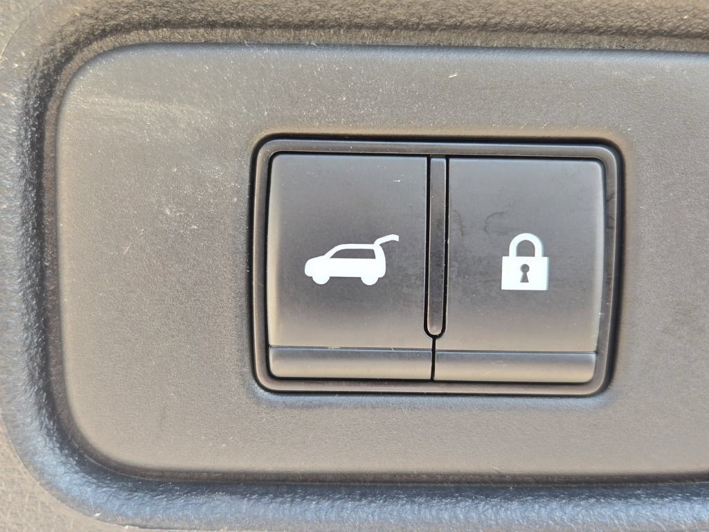 Used 2025 Nissan Pathfinder SV AWD/4WD image 16
