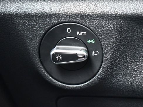 Used 2022 Volkswagen Jetta SE w/ Panoramic Sunroof Package image 36