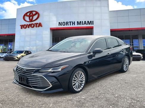 Used 2019 Toyota Avalon Limited image 2