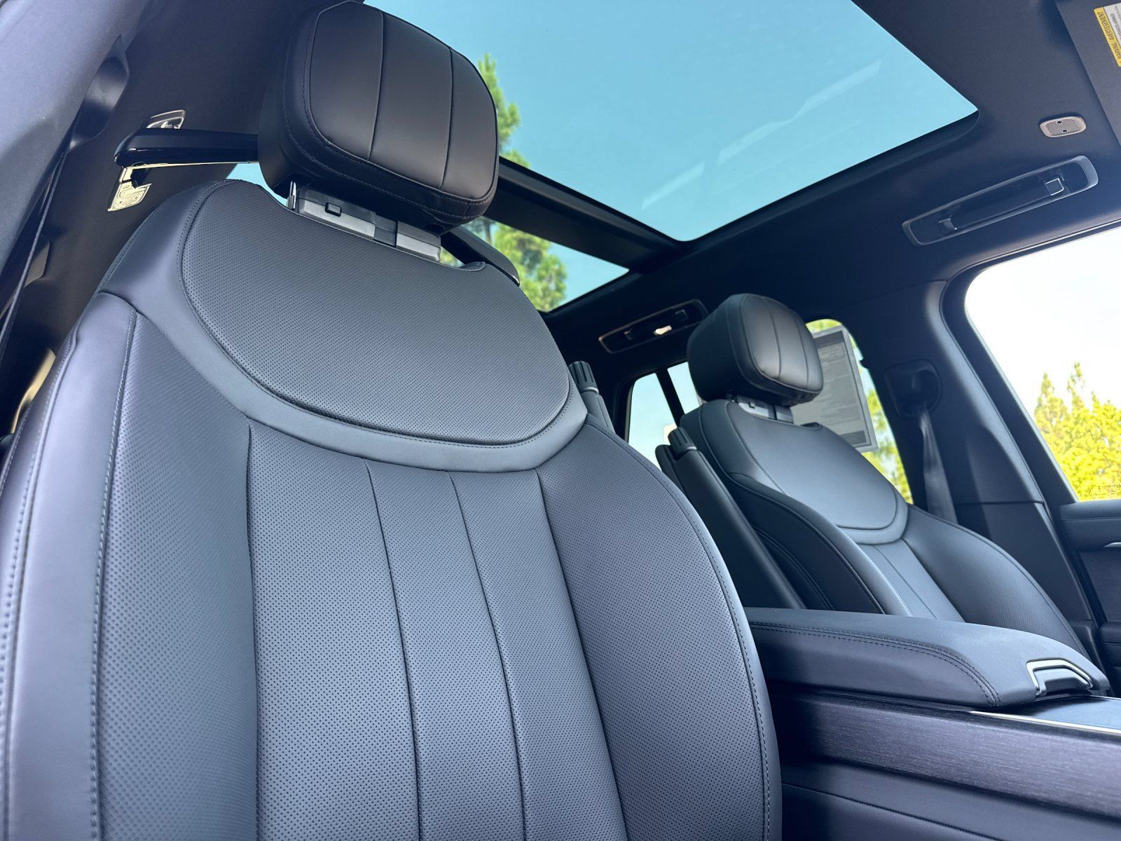New 2026 Land Rover Range Rover SE AWD/4WD image 17