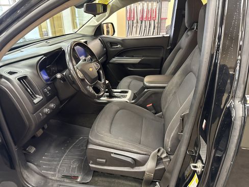 Used 2017 Chevrolet Colorado LT w/ LT Convenience Package image 6