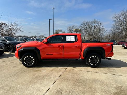 Used 2024 Toyota Tacoma TRD Sport w/ TRD Sport Upgrade Package image 8