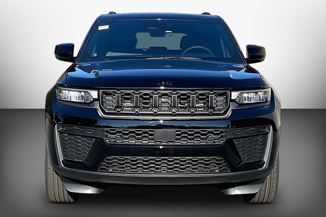 New 2027 Jeep Grand Cherokee Altitude RWD image 3