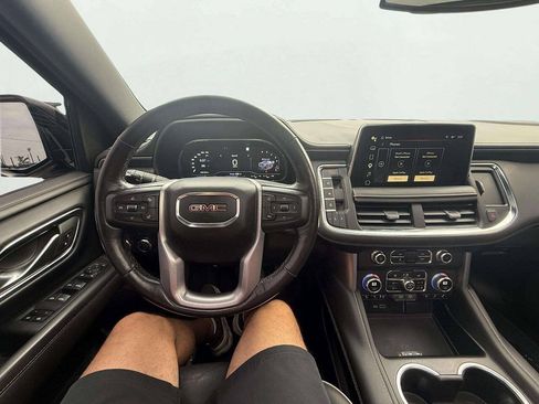 Used 2022 GMC Yukon XL SLT w/ SLT Premium Package AWD/4WD image 16