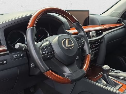 Used 2019 Lexus LX 570 4WD w/ Luxury Package image 18