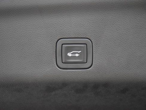 Used 2024 GMC Yukon Denali Ultimate AWD/4WD image 28