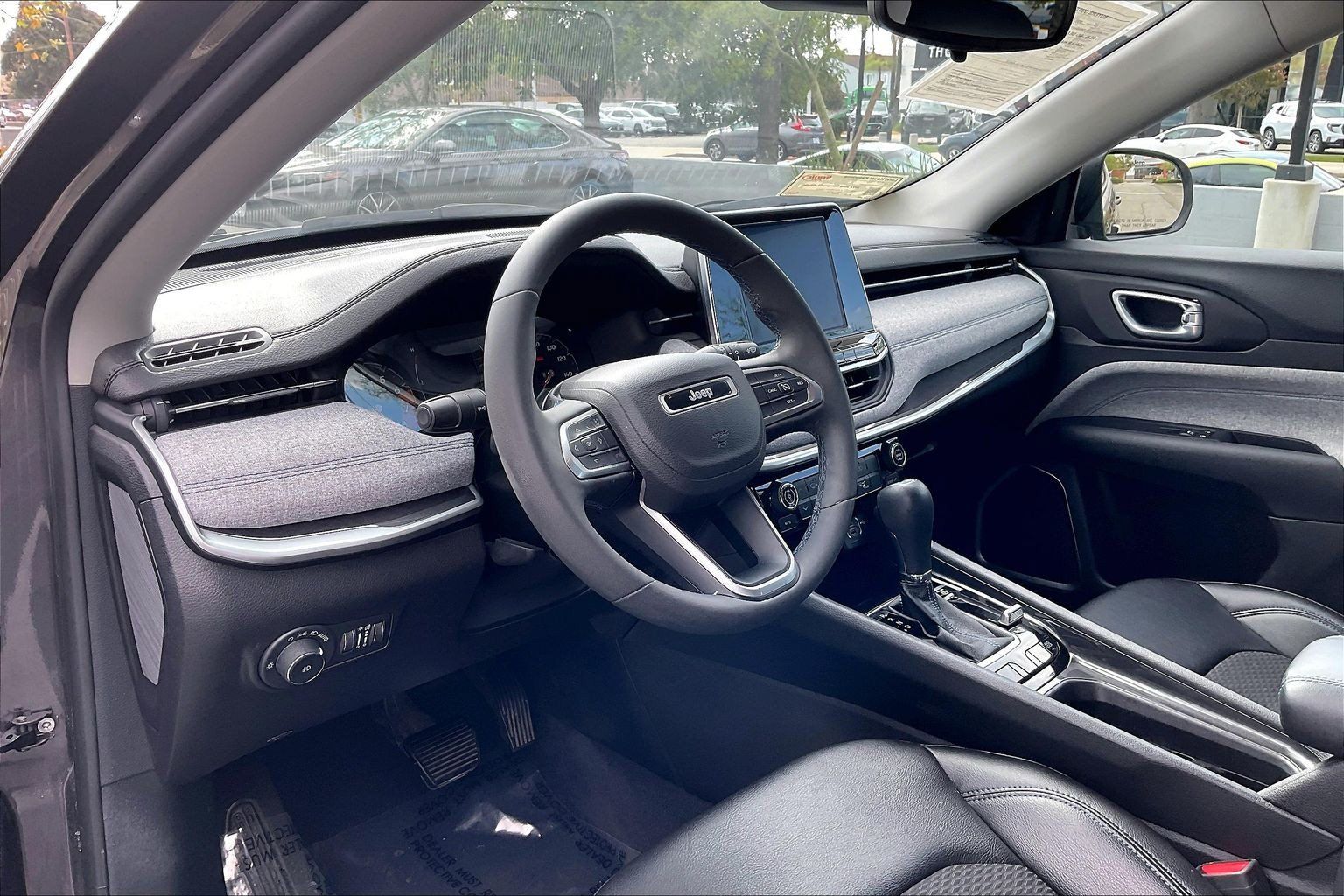 Used 2022 Jeep Compass Latitude AWD/4WD image 17