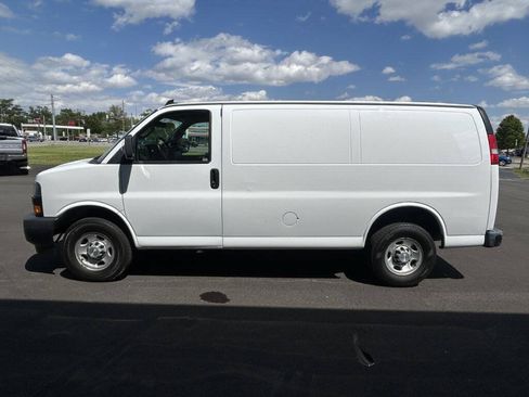 Used 2021 Chevrolet Express 2500 w/ Driver Convenience Package RWD image 6