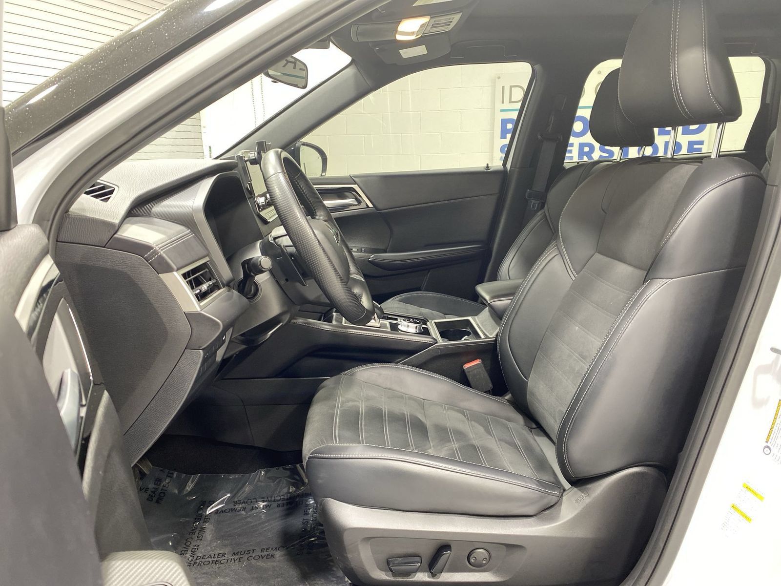 Used 2024 Mitsubishi Outlander SE Black Edition AWD/4WD image 11