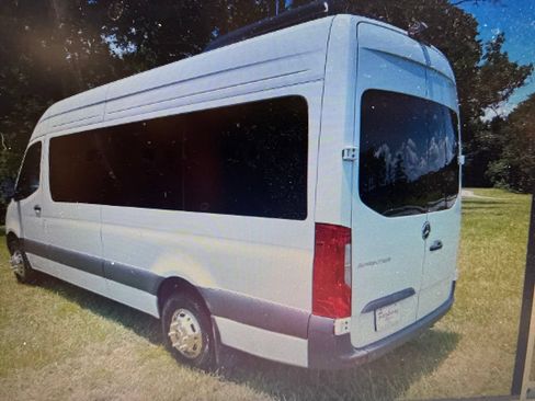 Used 2025 Mercedes-Benz Sprinter 2500 image 4