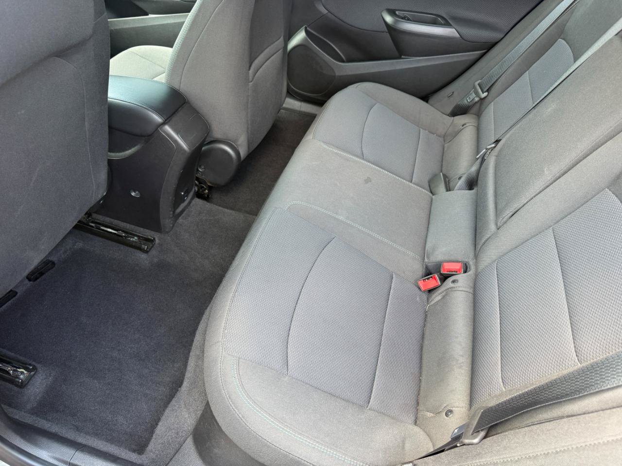 Used 2018 Chevrolet Cruze LT w/ Convenience Package FWD image 29