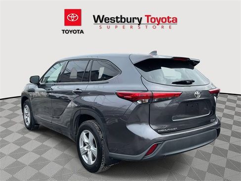 Used 2021 Toyota Highlander LE image 9