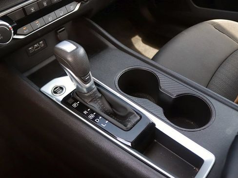 Used 2025 Nissan Altima 2.5 SV FWD image 19