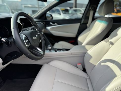 Used 2023 Genesis G70 2.0T image 12