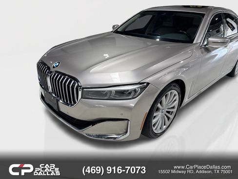Used 2022 BMW 740i w/ Luxury Rear Seating Package RWD image 3