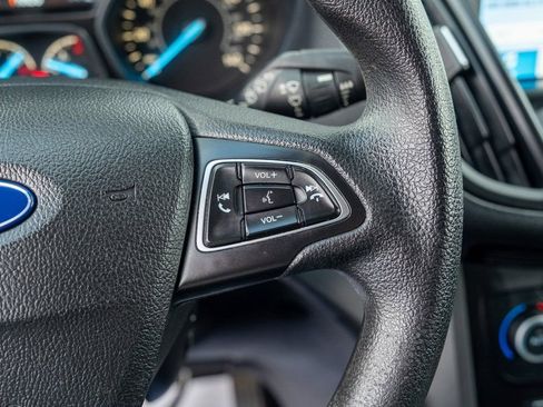 Used 2019 Ford Escape SE image 12