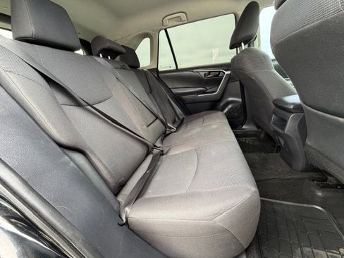 Used 2020 Toyota RAV4 LE image 9