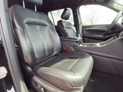 Certified 2024 Jeep Grand Cherokee L Limited AWD/4WD image 39