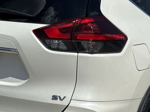 Used 2019 Nissan Rogue SV FWD image 7