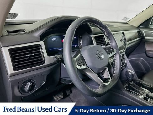 Used 2023 Volkswagen Atlas SE w/ Black Wheel Package image 10