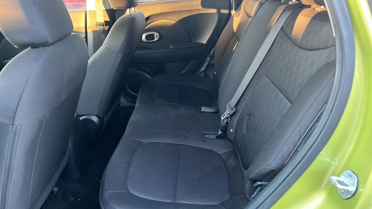 Used 2015 Kia Soul FWD image 18