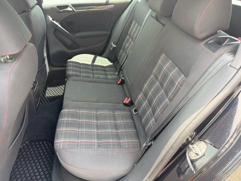 Used 2011 Volkswagen Golf 4-Door FWD image 13