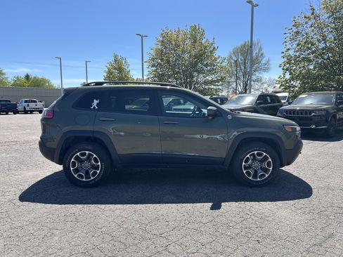 Used 2020 Jeep Cherokee Trailhawk w/ Cold Weather Group AWD/4WD image 3