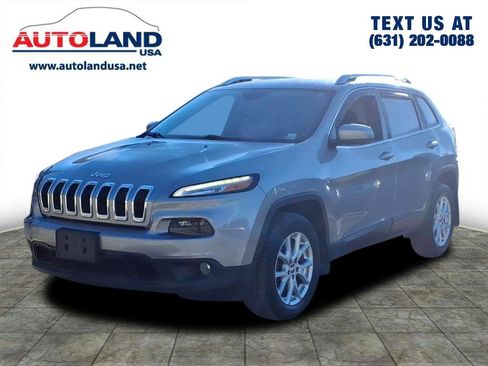 Used 2017 Jeep Cherokee Latitude image 1
