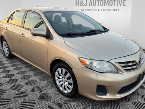Used 2013 Toyota Corolla LE FWD image 2