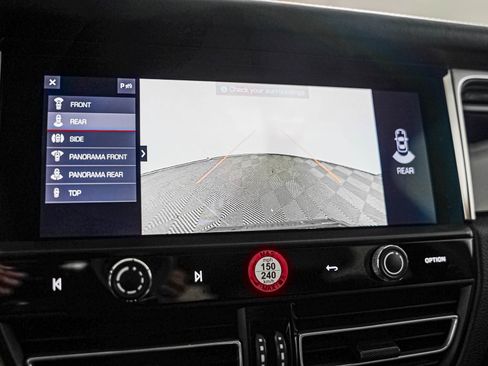Certified 2024 Porsche Macan AWD/4WD image 27