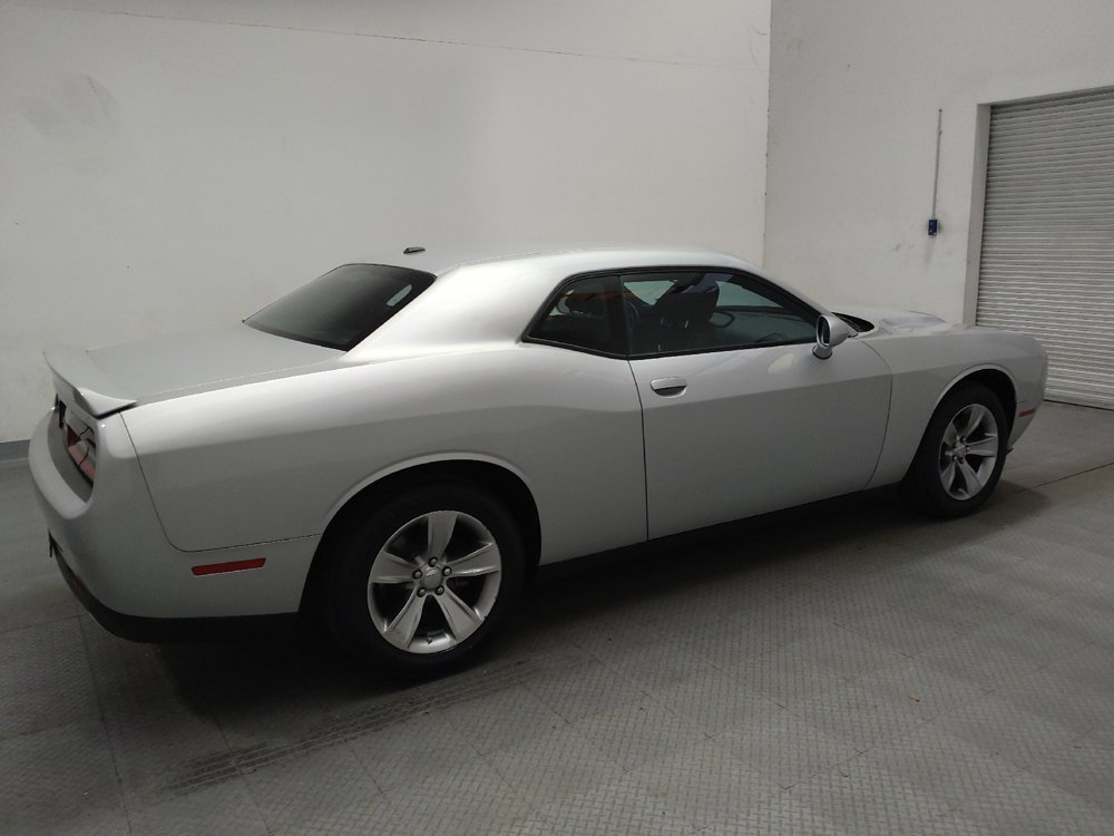 Used 2022 Dodge Challenger SXT RWD image 10