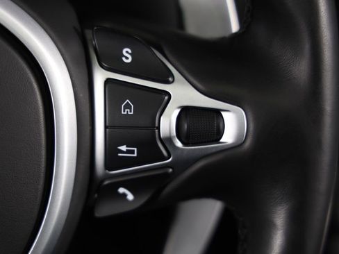 Used 2022 Aston Martin V8 Vantage Roadster image 15