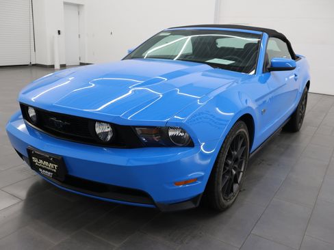 Used 2010 Ford Mustang GT Premium RWD image 7