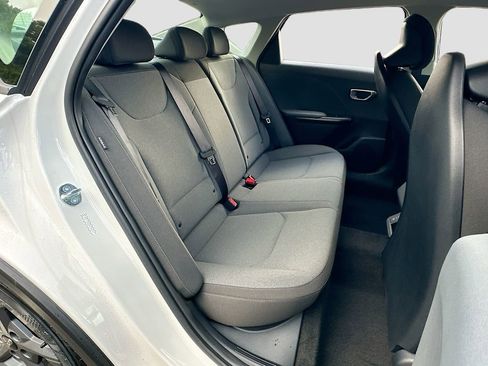 New 2025 Kia K4 LXS image 24
