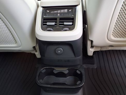 Certified 2025 Volvo XC90 T8 Plus w/ Protection Package Premier AWD/4WD image 16
