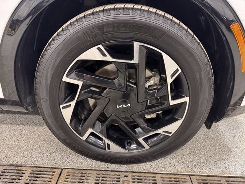 Certified 2025 Kia Sportage SX image 33
