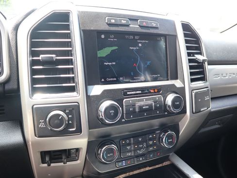 Used 2019 Ford F250 Lariat w/ Chrome Package image 15