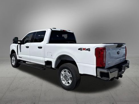 Used 2025 Ford F250 XLT image 3