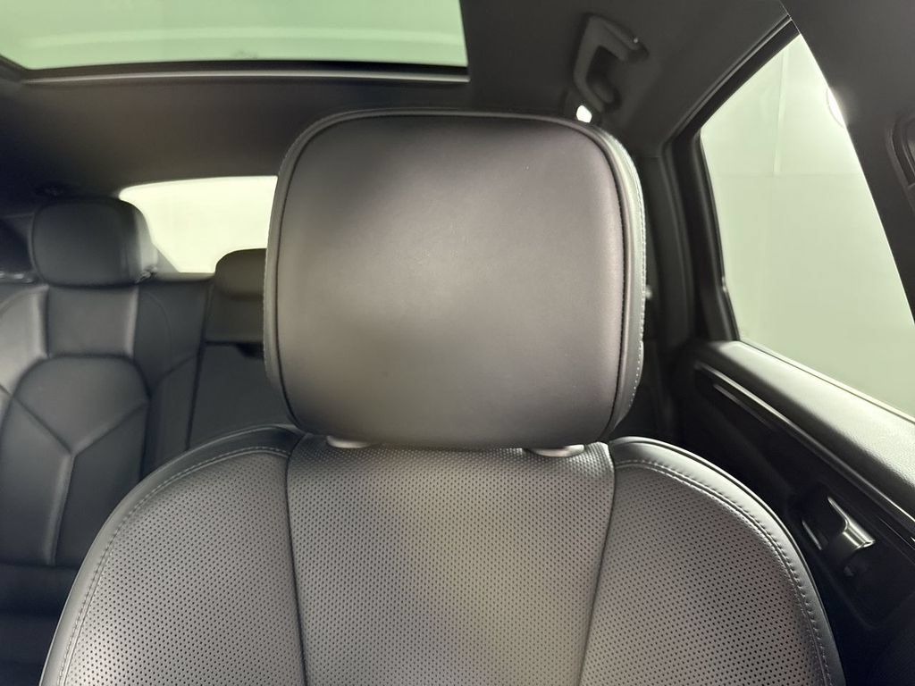 Certified 2026 Porsche Macan AWD/4WD image 42