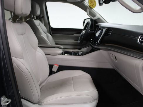 Used 2024 Jeep Wagoneer Series II image 28