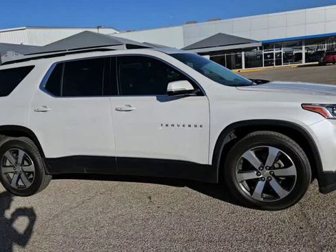 Used 2019 Chevrolet Traverse LT w/ LT Premium Package FWD image 9