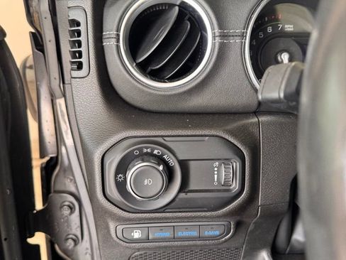 Used 2023 Jeep Wrangler Unlimited Sahara w/ Cold Weather Group AWD/4WD image 18