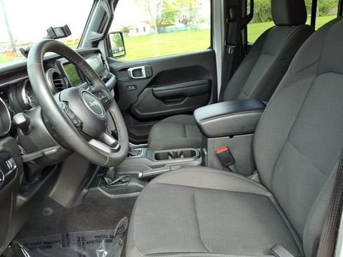 Used 2023 Jeep Gladiator Sport AWD/4WD image 13