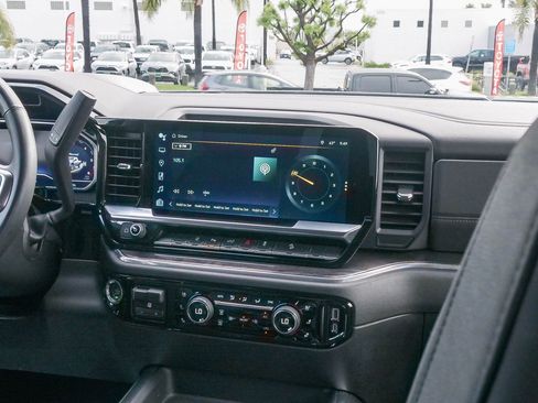 Used 2024 Chevrolet Silverado 2500 LTZ w/ LTZ Convenience Package image 12