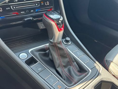 Used 2025 Volkswagen Jetta GLI Autobahn FWD image 15