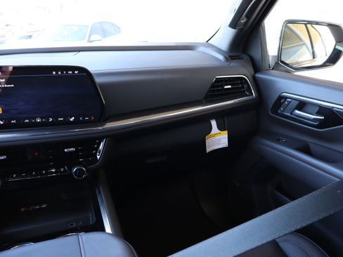 Certified 2025 Chevrolet Suburban RST w/ Comfort Package image 15