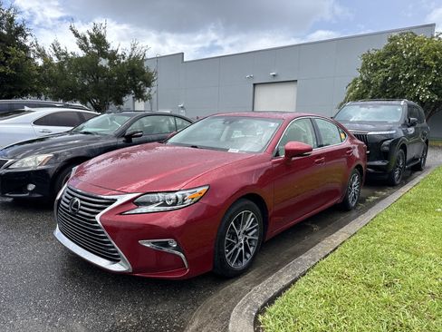 Used 2016 Lexus ES 350 w/ Luxury Package w/Wood Trim FWD image 4