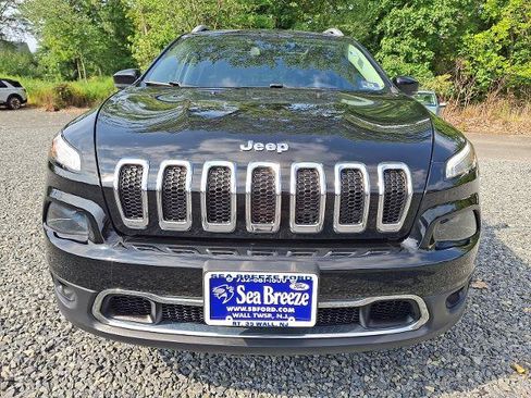 Used 2018 Jeep Cherokee Limited AWD/4WD image 2