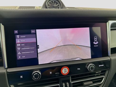 Certified 2025 Porsche Macan AWD/4WD image 17