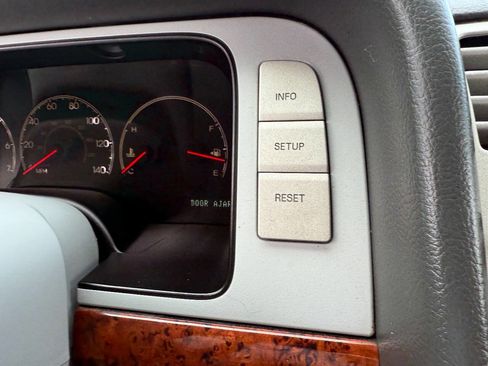 Used 2004 Lincoln Navigator Luxury image 27